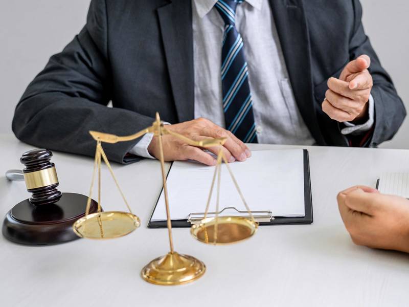 培訓(xùn)學(xué)校暫停了該外籍教師的課程，我能退費(fèi)嗎？北京合同糾紛律師為你解答